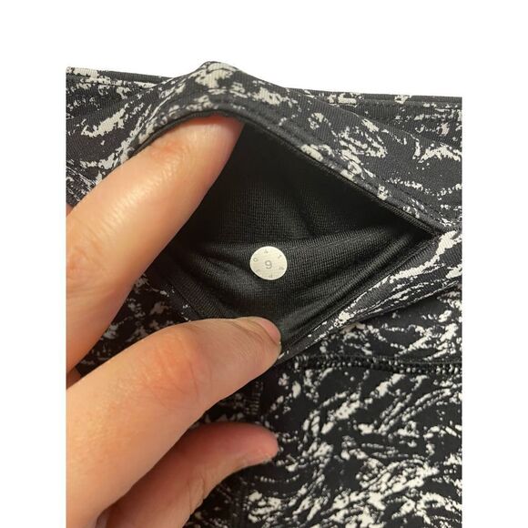 Lululemon Deep Breath Crop Iced Wave White Black Mesh Run Leggings Size 6 - Picture 6 of 10